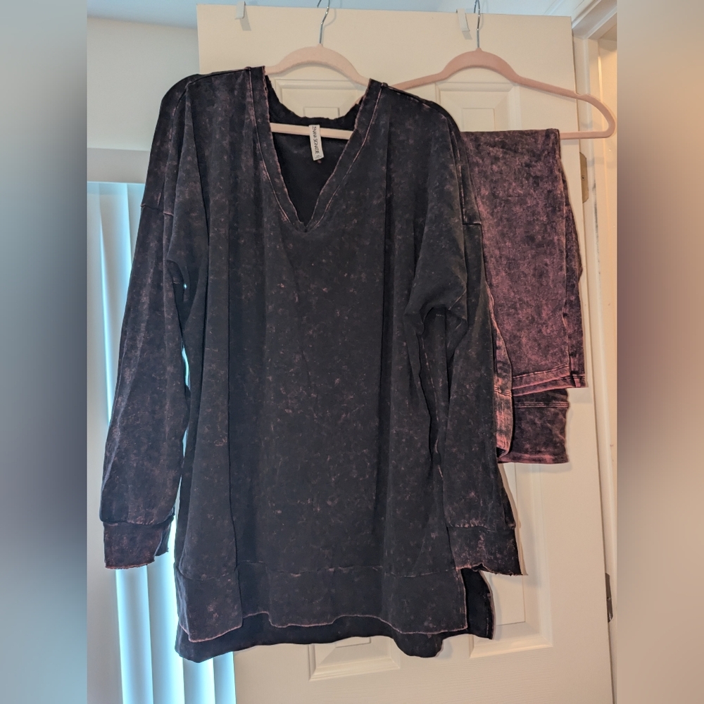 Zenana Outfitters Lounge Set Burgundy Mineral Wash V-Neck Sweatshirt & Leggings - Picture 2 of 2